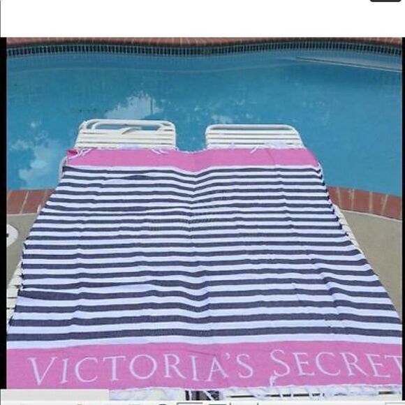 NEW 🍎VICTORIA SECRET Blanket for beach - Picture 2 of 6